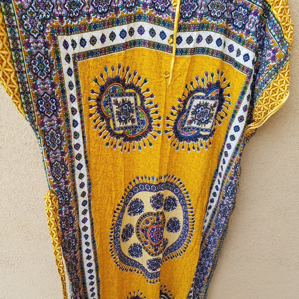 ..Beach or Pool Yellow White and Blue Top on 35’ x 25’ ,One size fits most